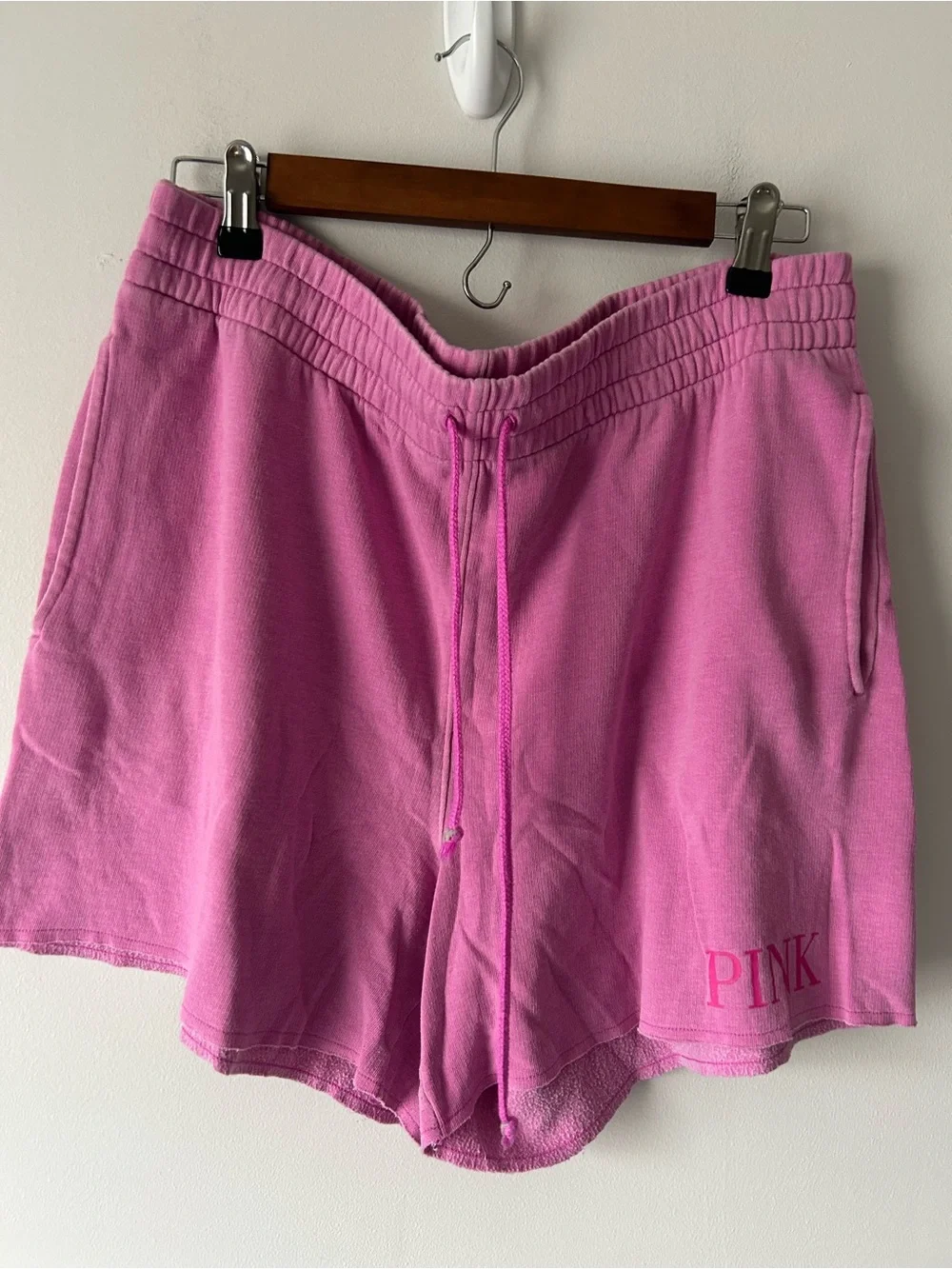 Victorias Secret Pink Lou he sweat shorts L